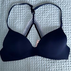 VS - t shirt lightly lined wireless Bra - Size 32 B